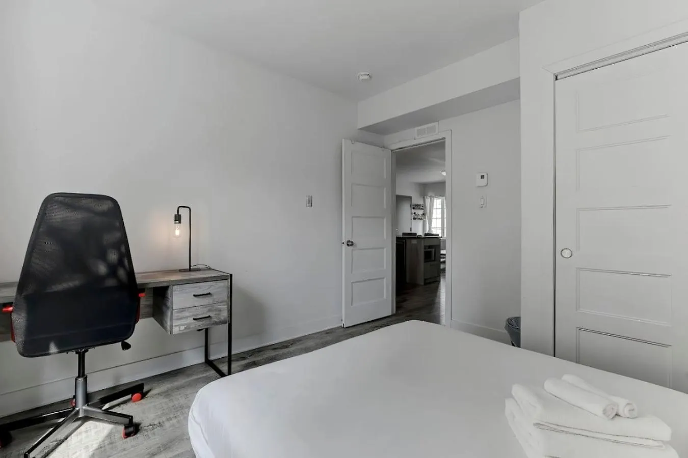Modern 3 Bedroom Condo In Griffintown Montréal Appartamento